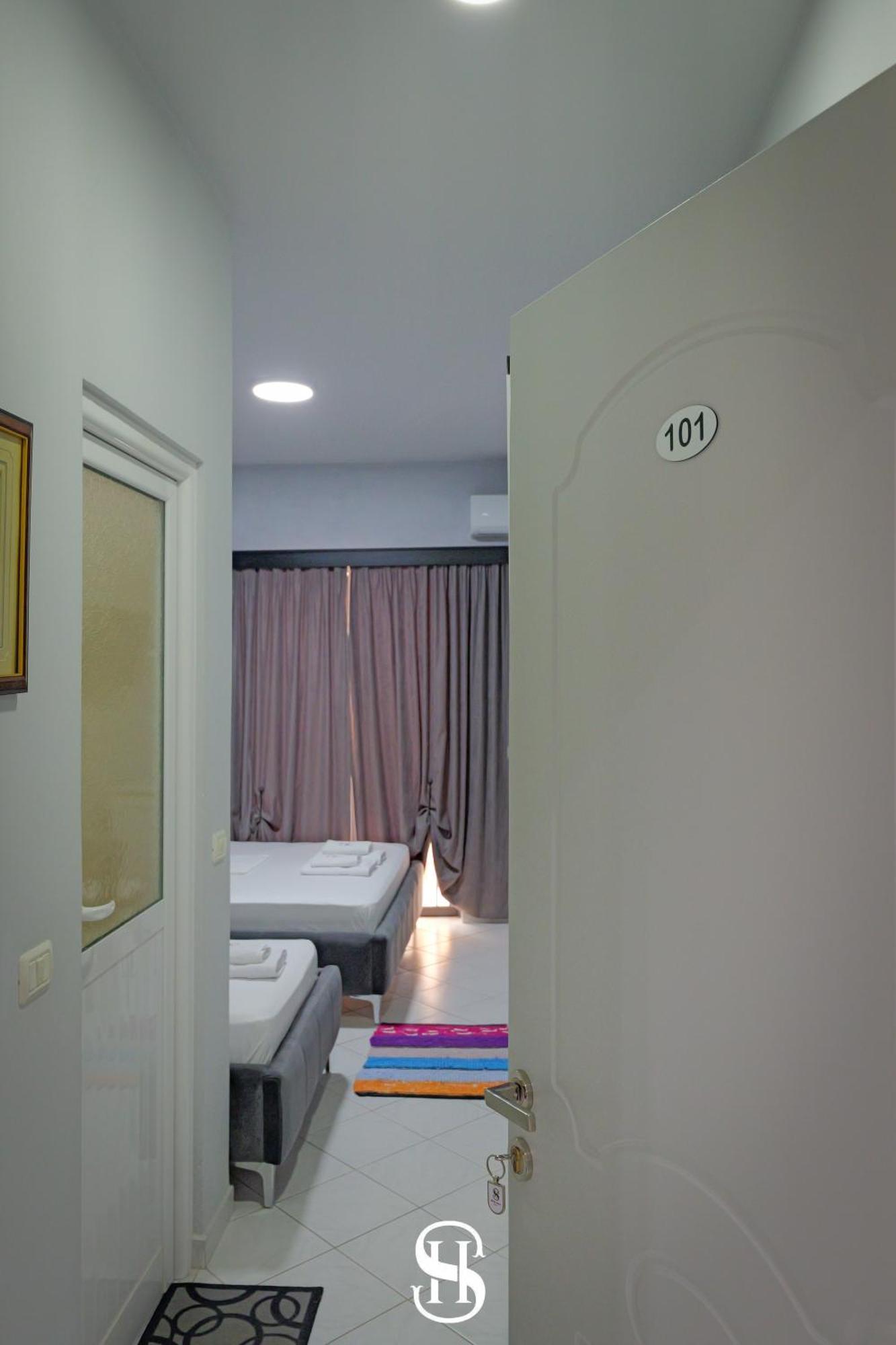 Sala * Saranda